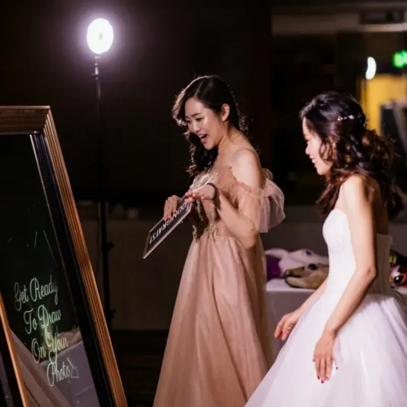 Mirror Booth 3HR Package image